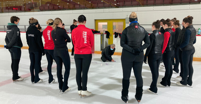 Équipes de cadres de patinage synchronisé avec un soutien international