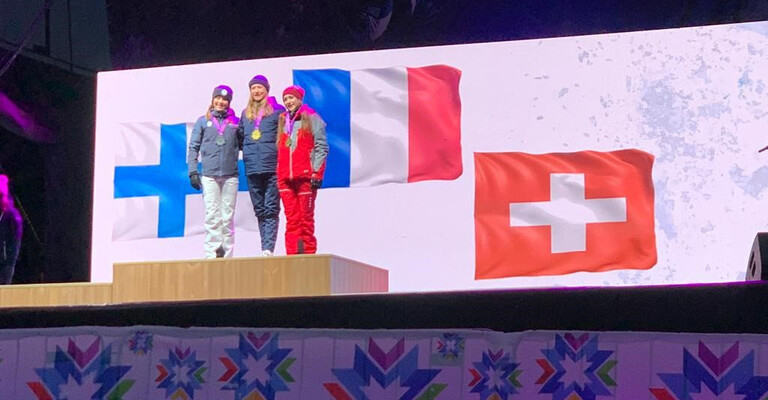 Sarina Joos sur le podium de l'EYOF VUOKATTI 2022