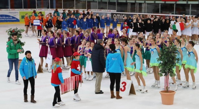 Schweizermeisterschaften Novizen Advanced im Synchronized Skating